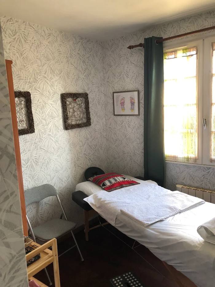 Salle de soin du cabinet de réflexologie